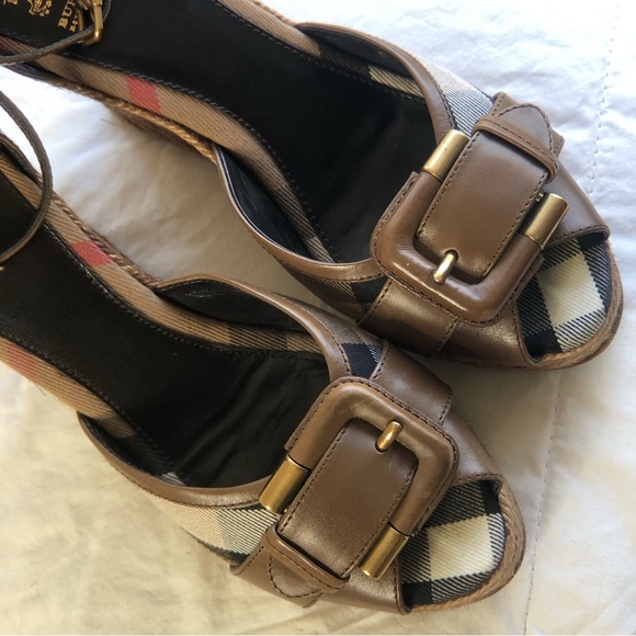 Burberry Brass Buckle Espadrilles | 10.5 - Picture 2 of 16